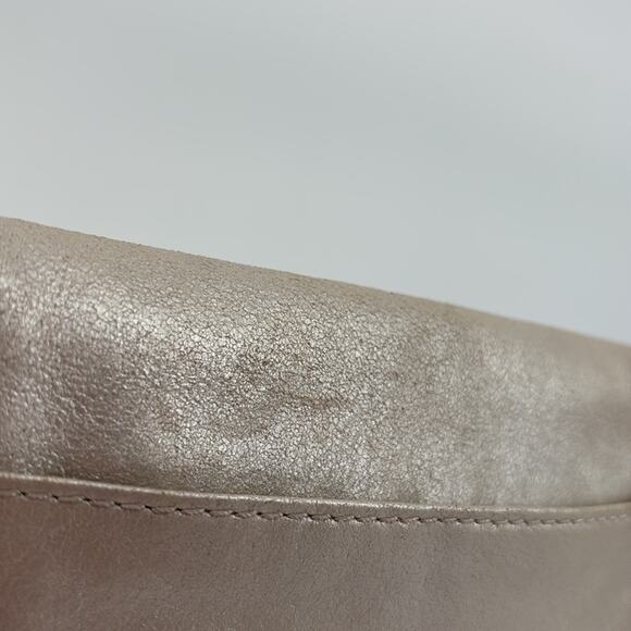 Hobo Women’s Oyster Opalescent Leather Clutch - Picture 6 of 12